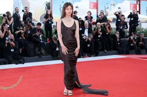 Mia Goth / goth.mia / officalmiagoth nude photo #0254