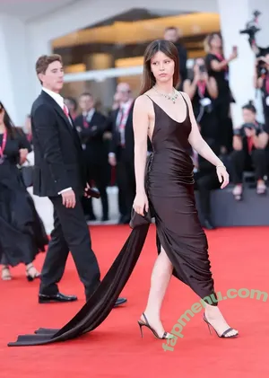 Mia Goth / goth.mia / officalmiagoth nude photo #0282