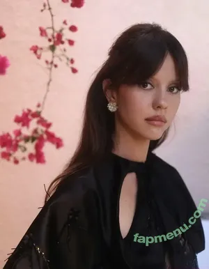 Mia Goth / goth.mia / officalmiagoth nude photo #0371