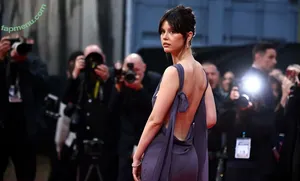 Mia Goth / goth.mia / officalmiagoth nude photo #0421