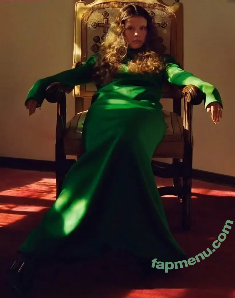 Mia Goth nude photo #0361 (goth.mia / officalmiagoth)