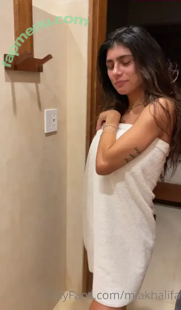 Mia Khalifa nude photo #0001 (miakhalifa)