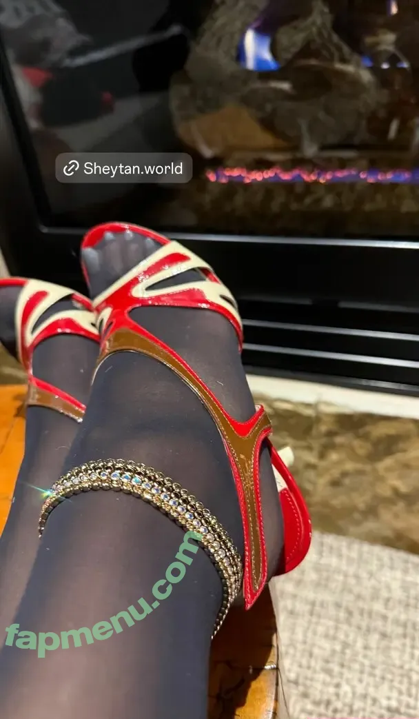 Mia Khalifa nude photo #0129 (miakhalifa)