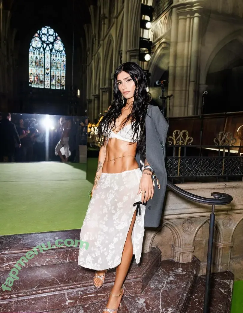 Mia Khalifa nude photo #0674 (miakhalifa)