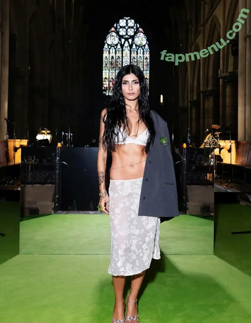 Mia Khalifa nude photo #0675 (miakhalifa)