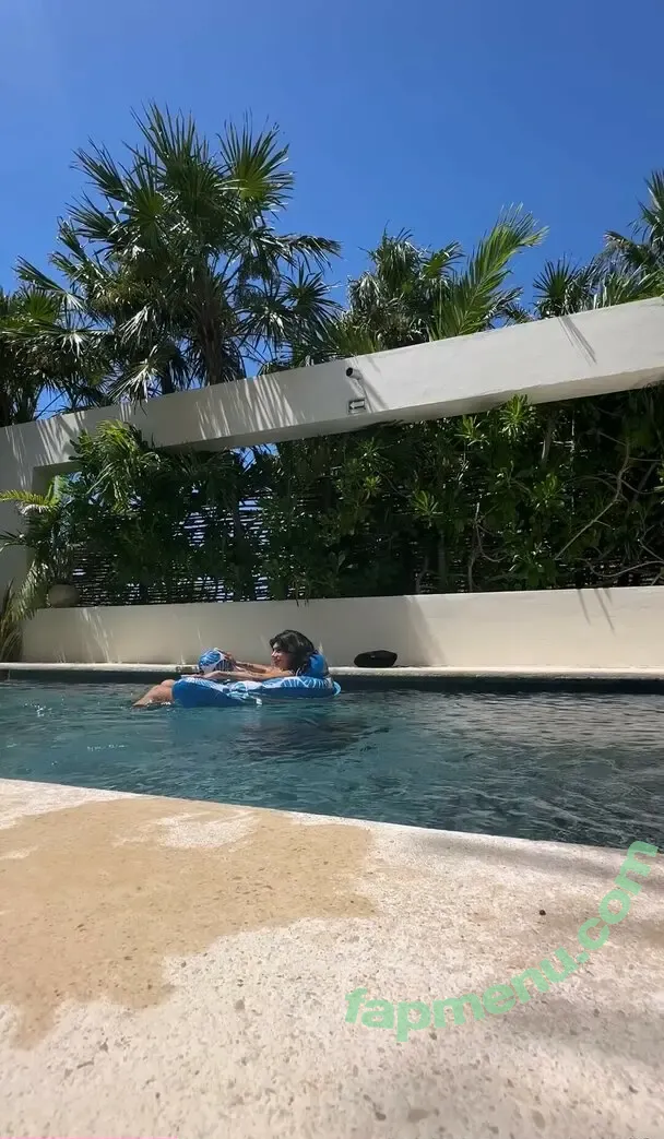 Mia Khalifa nude photo #1624 (miakhalifa)