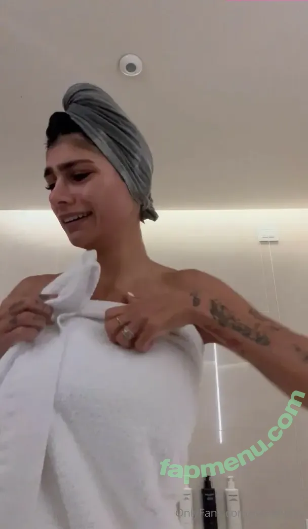 Mia Khalifa nude photo #1663 (miakhalifa)