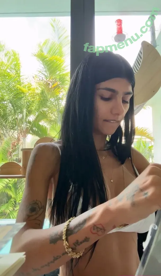 Mia Khalifa nude photo #1861 (miakhalifa)