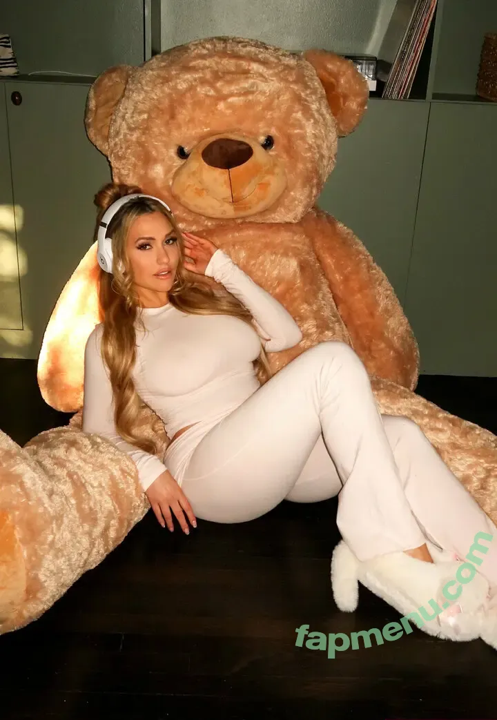 Mia Malkova nude photo #0829 (miamalkova)