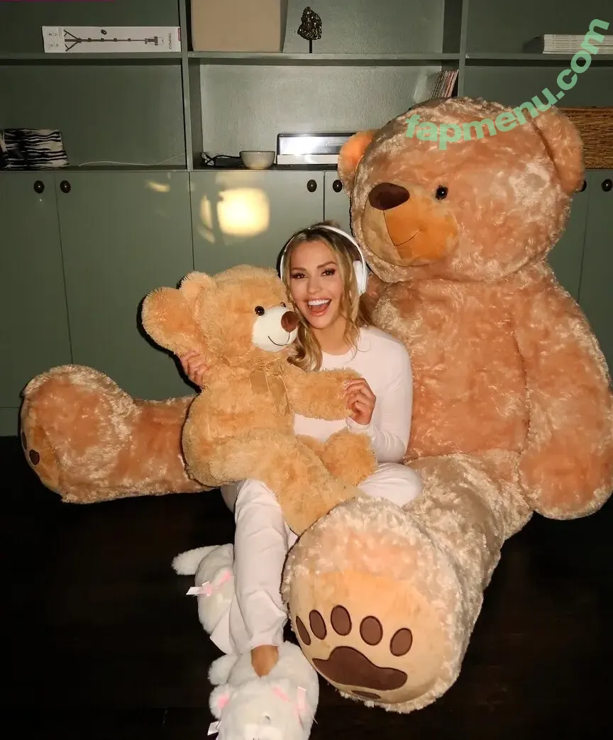 Mia Malkova nude photo #0838 (miamalkova)