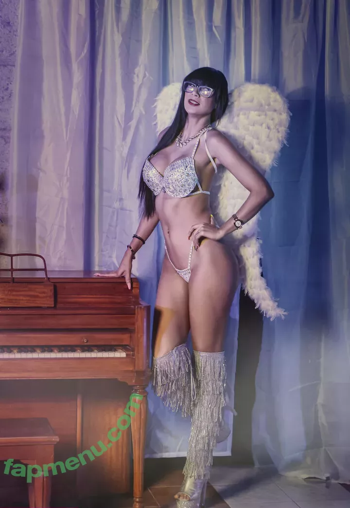 Mia Marin nude photo #0001 (mia_marinoficial / miamarin / miamarinoficial)