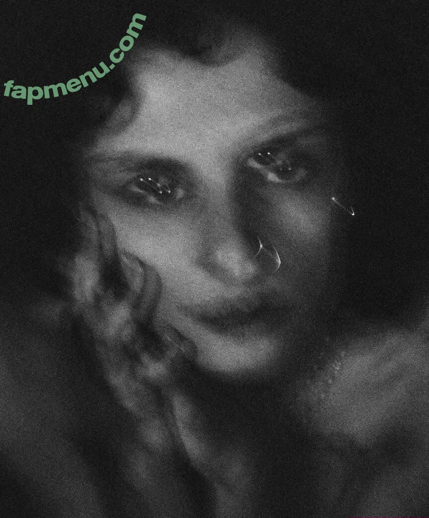 Mia Miele nude photo #0005 (miaaamiaamiaa / sint3tica)