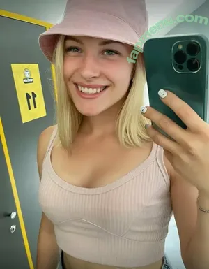 mia.myrrr / miasmrr nude photo #0067