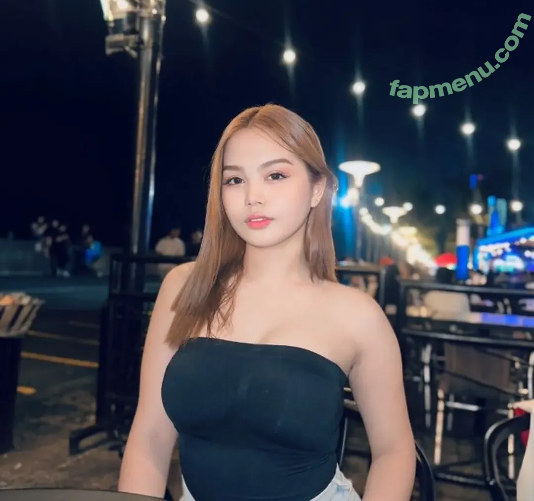 Mia Rain nude photo #0007 (Miara / Zaylyn Noble / lifeofayemiara)