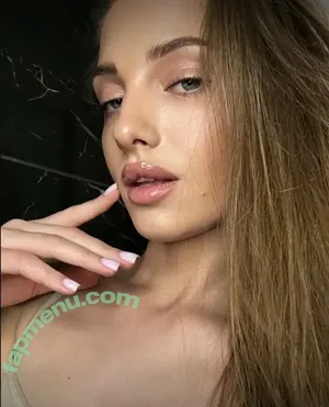 mia.schei / miaschei nude photo #0001