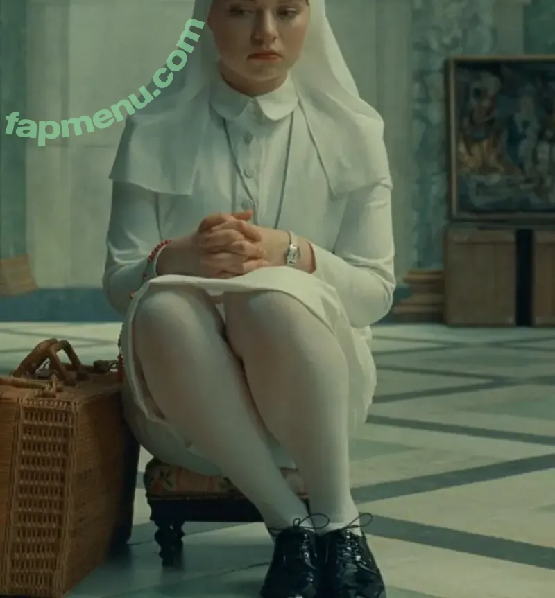 Mia Threapleton nude photo #0001 (mia.threapleton.official)