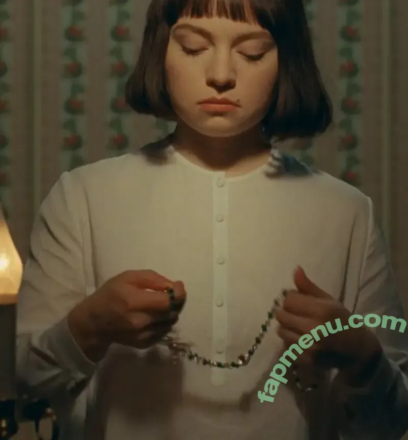 Mia Threapleton nude photo #0003 (mia.threapleton.official)