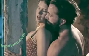 Mia Tomlinson / miavtomlinson nude photo #0014