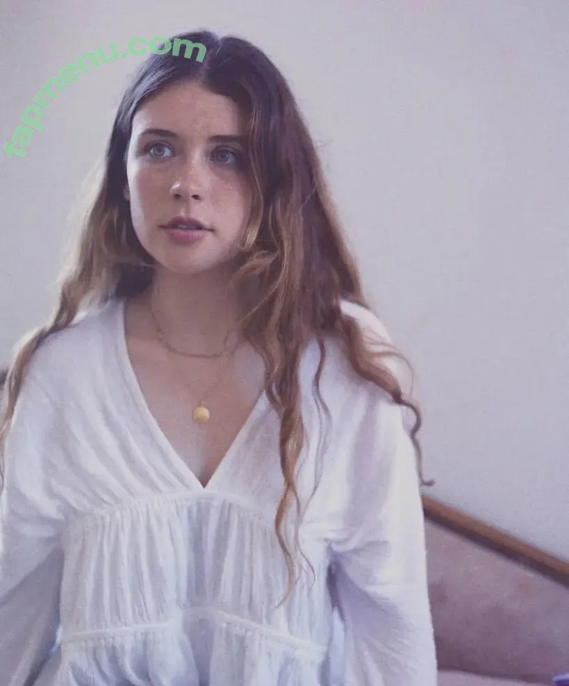 Mia Tomlinson nude photo #0018 (miavtomlinson)