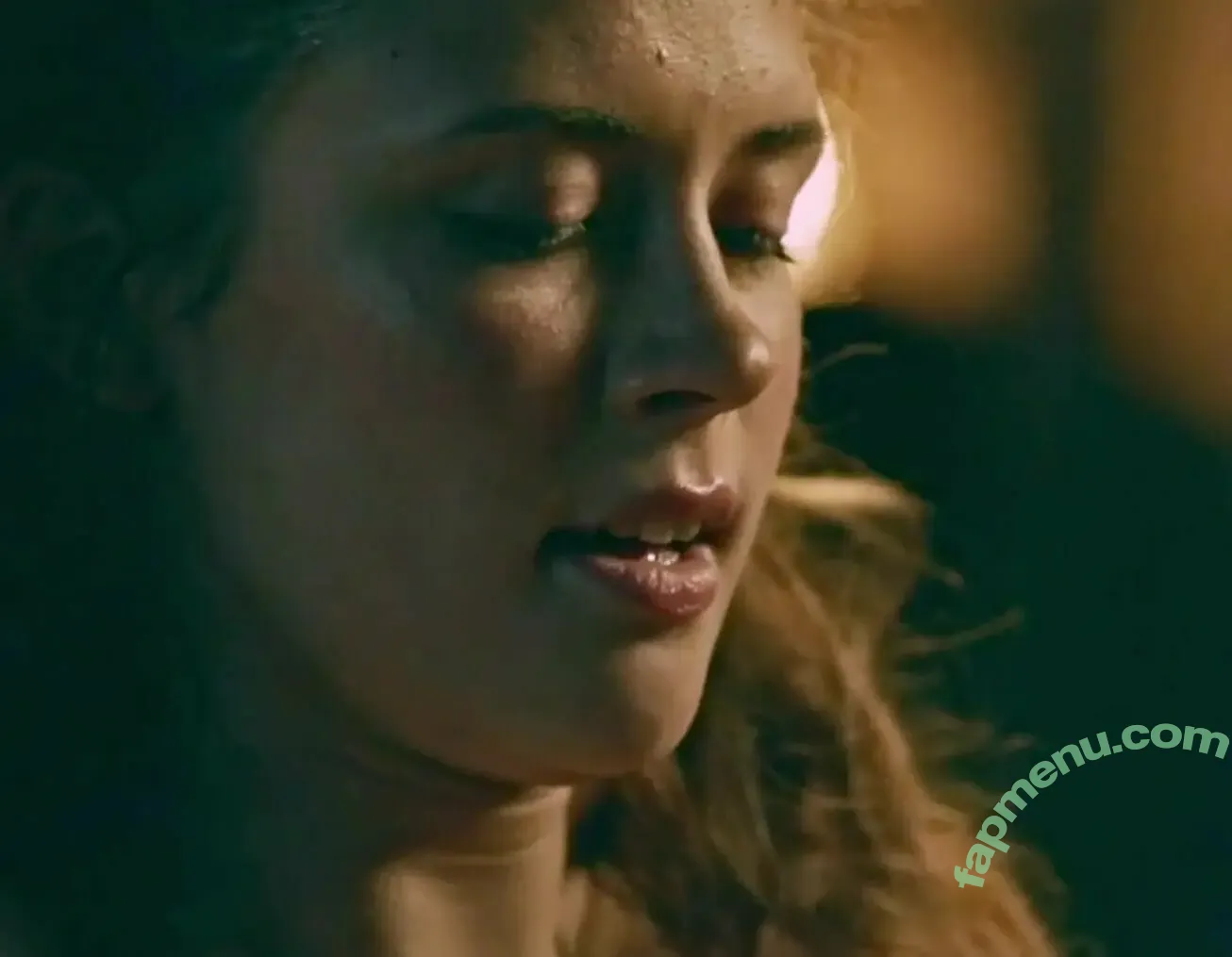 Mia Tomlinson nude photo #0020 (miavtomlinson)