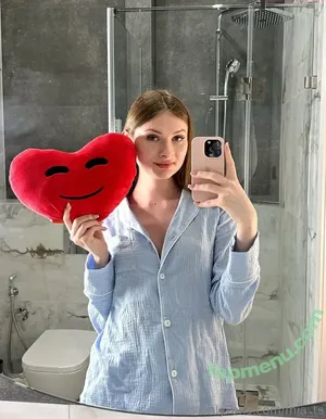 mia_ts / miata nude photo #0244