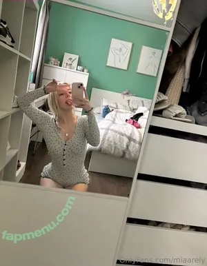 Miaarely / miaxarly nude photo #0008