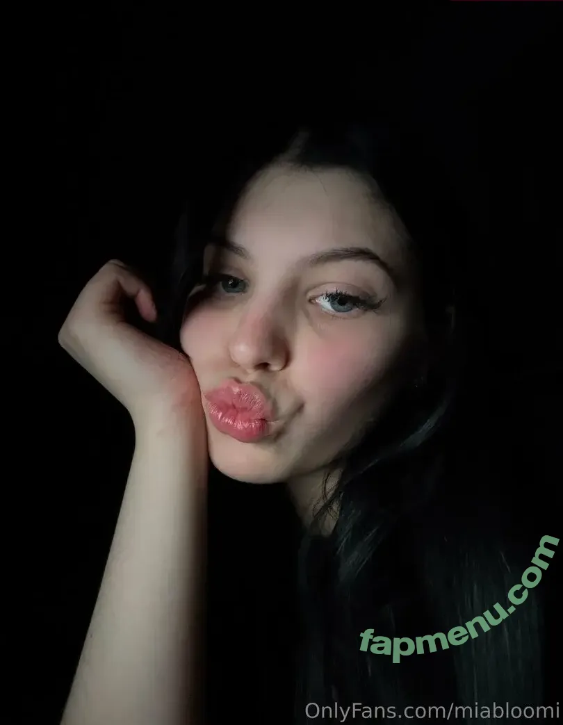 miabloomi nude photo #0004 (miiablloom)