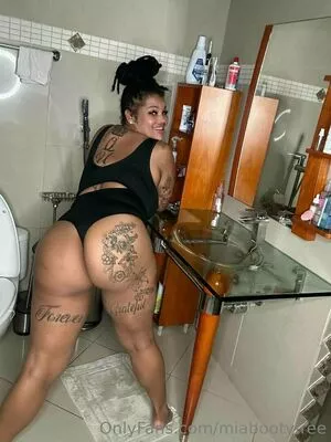 miabootyfree / mia_booty nude photo #0169