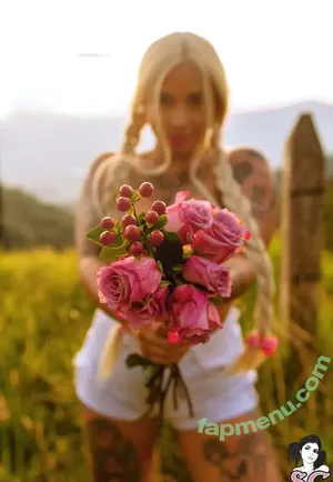 miachava nude photo #0218