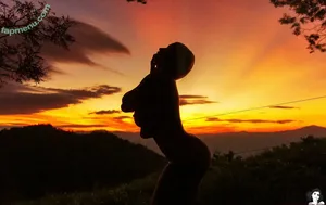 miachava nude photo #0250