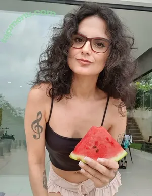 miacherryfree / miacherry nude photo #0001