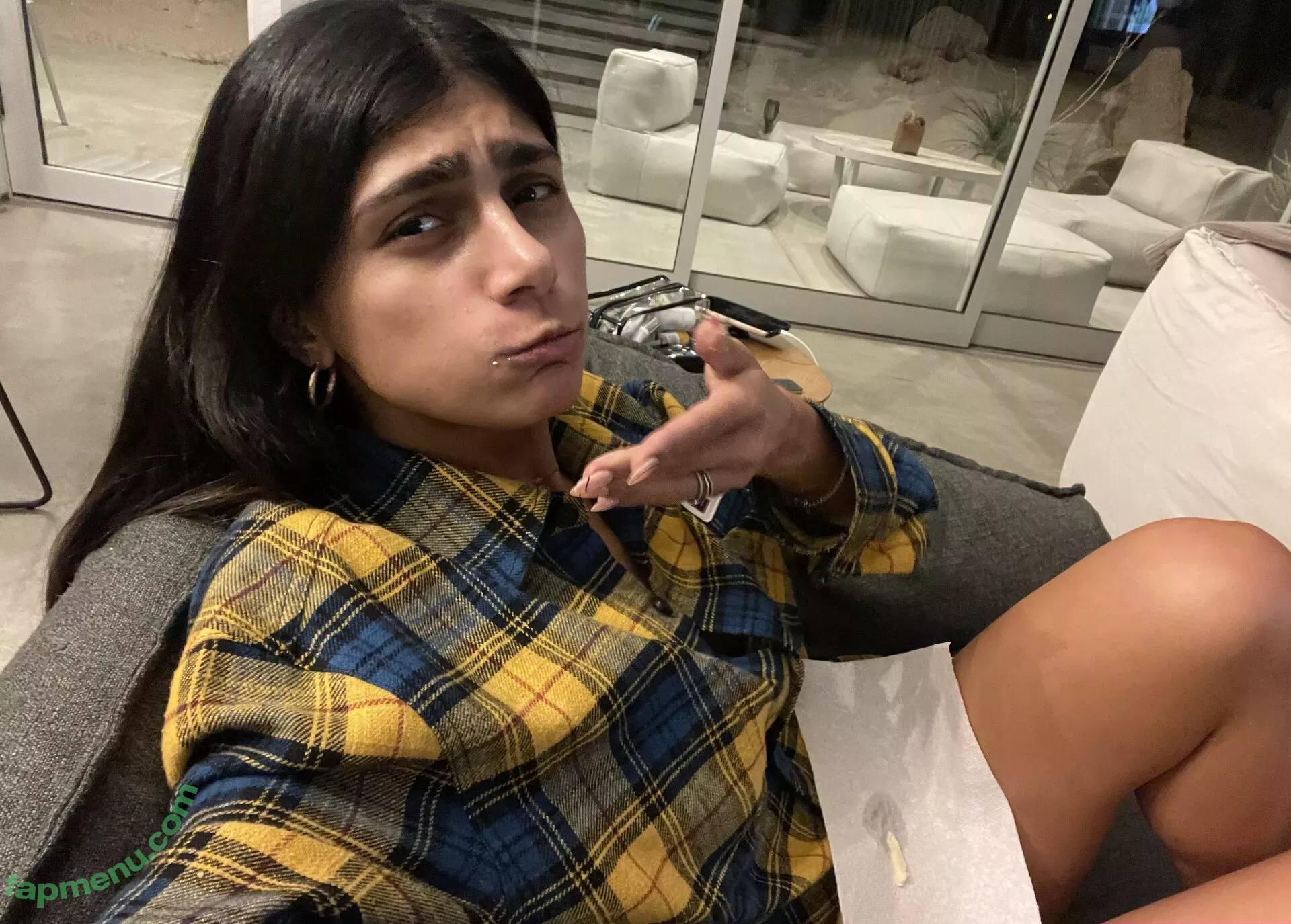 miakhalifa nude photo #0119 (miakhalifa)