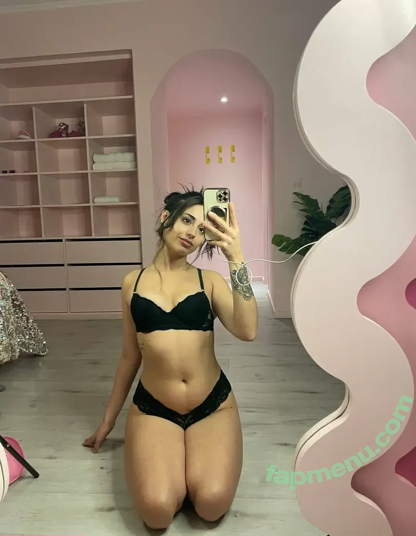 miamaeeee nude photo #0026 (miamaeeee)