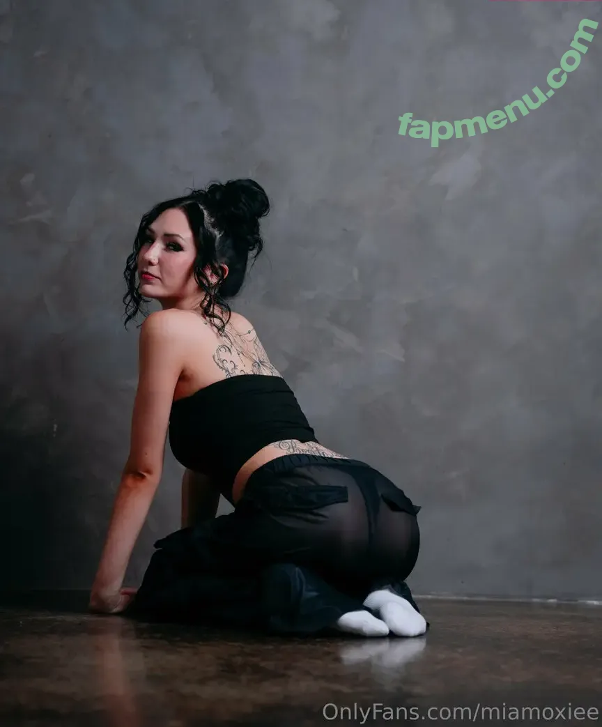 miamoxiee nude photo #0023 (miamoxiee)