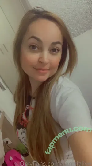 miampossible69 / yourstrulymia nude photo #0008