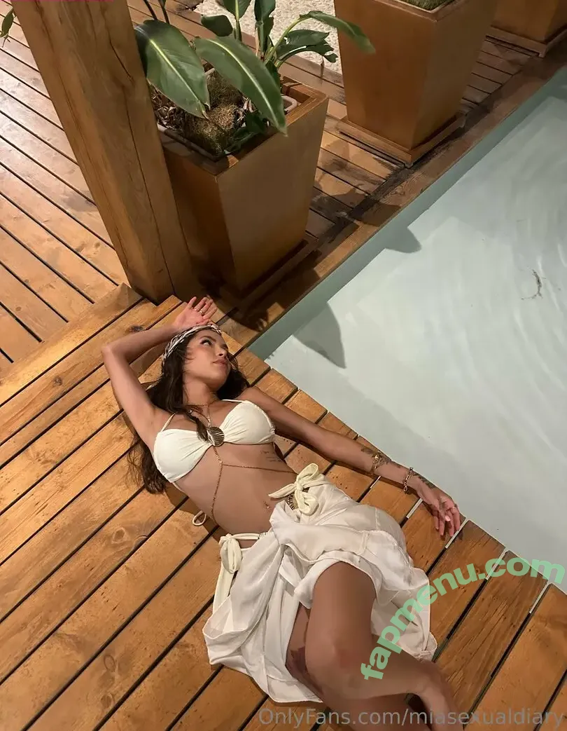 miasexualdiary nude photo #0062 (miasexualdiary)