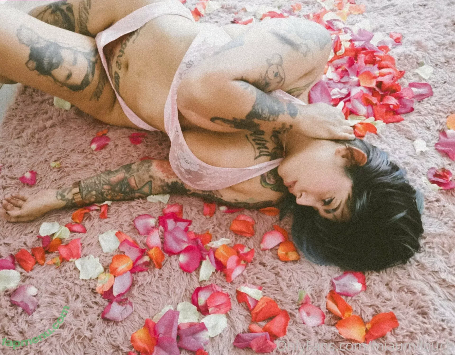 miaumiloucb nude photo #0016 (miaumiloucb)