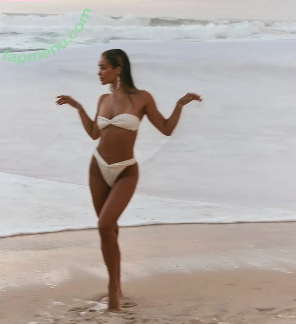 Michaela Wain nude photo #0001 (michaelawain)
