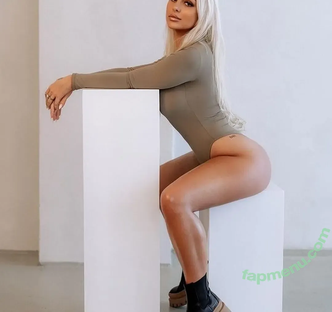 Michelle Daniaux nude photo #0004 (michelledaniaux)
