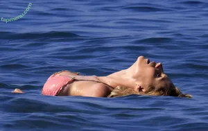 Michelle Hunziker / m_hunziker / therealhunzigram nude photo #0887