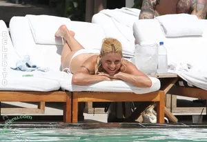 Michelle Hunziker / m_hunziker / therealhunzigram nude photo #0907