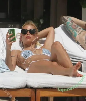 Michelle Hunziker / m_hunziker / therealhunzigram nude photo #0908