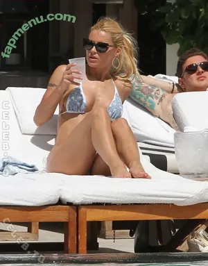 Michelle Hunziker / m_hunziker / therealhunzigram nude photo #0909