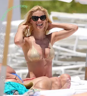 Michelle Hunziker / m_hunziker / therealhunzigram nude photo #0943