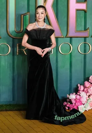 Michelle Yeoh / michelleyeoh_official nude photo #0170