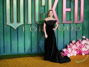 Michelle Yeoh / michelleyeoh_official nude photo #0172