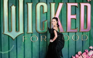 Michelle Yeoh / michelleyeoh_official nude photo #0173