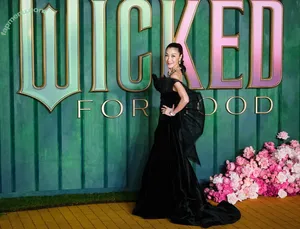 Michelle Yeoh / michelleyeoh_official nude photo #0174