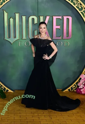 Michelle Yeoh / michelleyeoh_official nude photo #0180