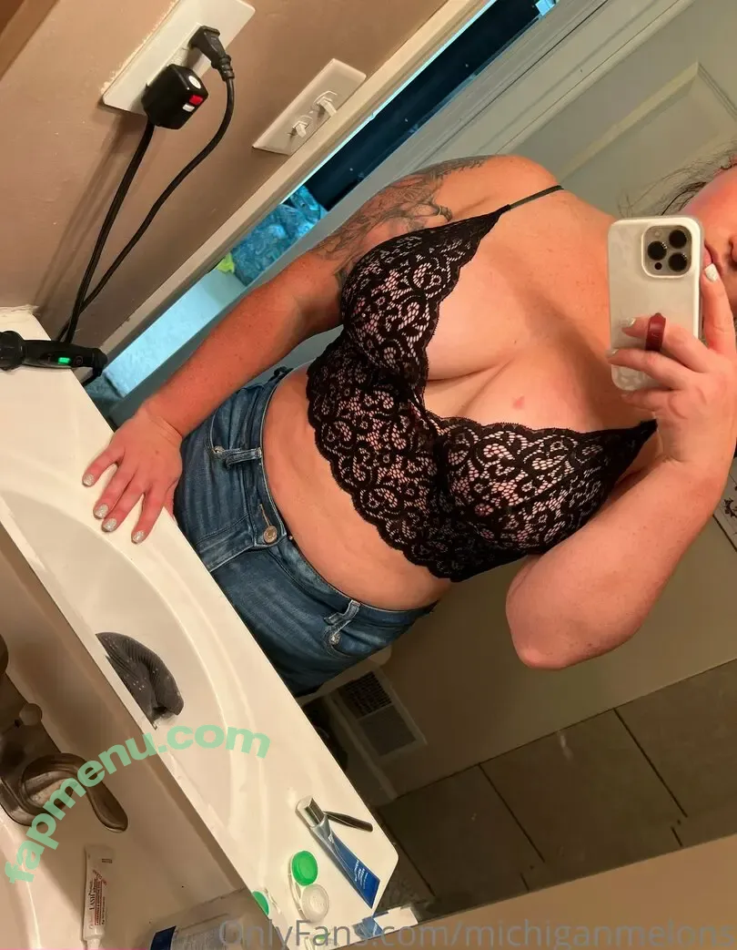 MichiganMelons nude photo #0006 (melamelons / michiganmel0ns)